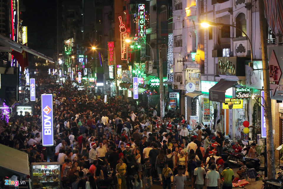 Chen chúc ăn uống ngạt thở đêm Noel